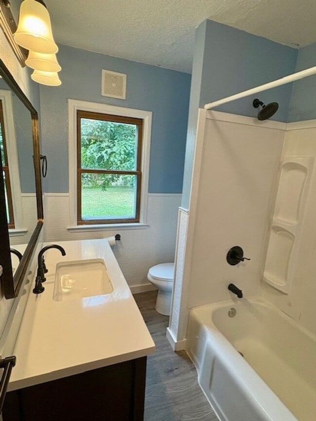 Building Photo - Charming 4-Bedroom Home in the Heart of Wi...