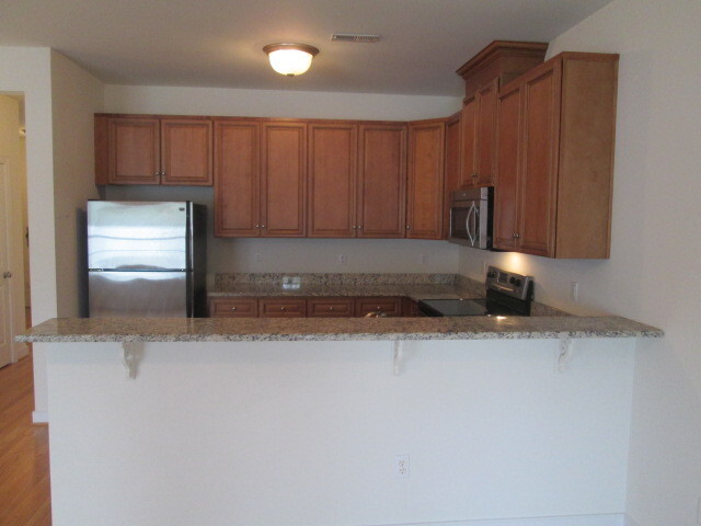 Building Photo - Brick-Front West End 4 Bed, 3 Full Bath To...