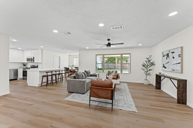 Building Photo - 2914 Riata Ln