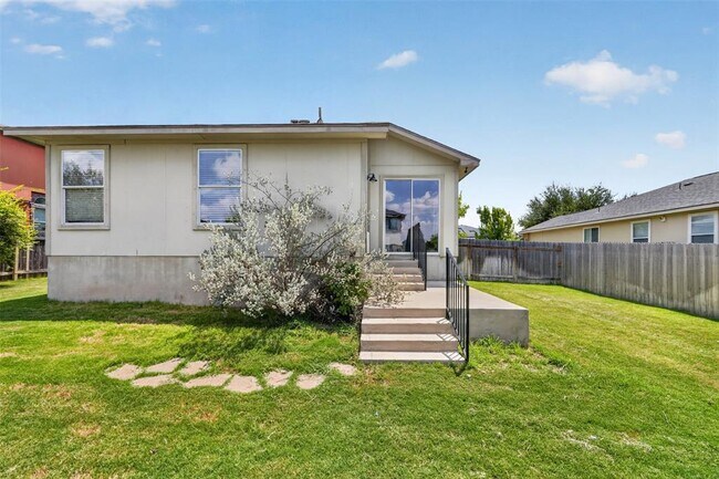 Building Photo - 313 Wimberley St