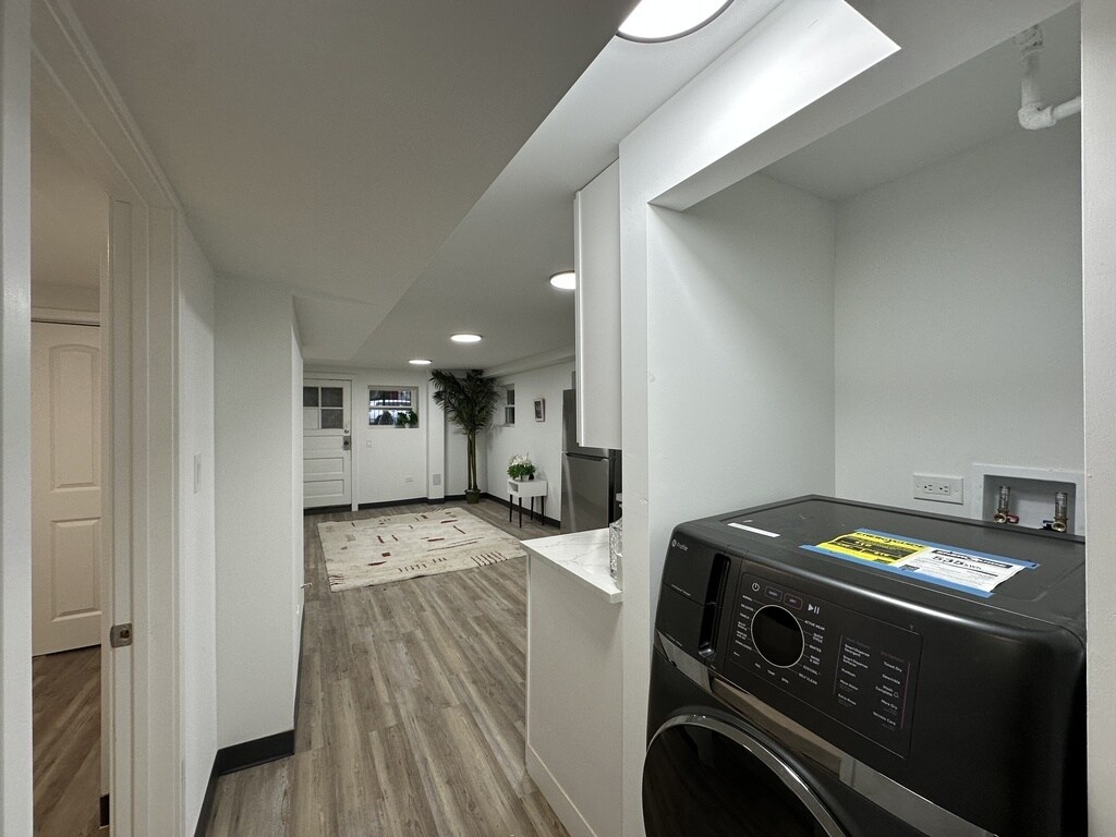 Building Photo - 1634 N Whipple St