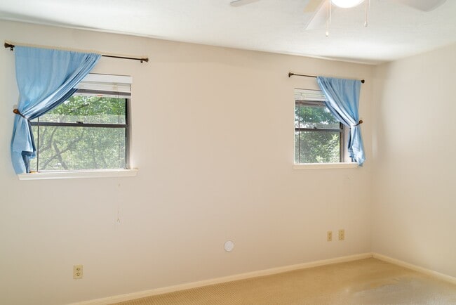 Building Photo - 1704 Crystal Hills Dr