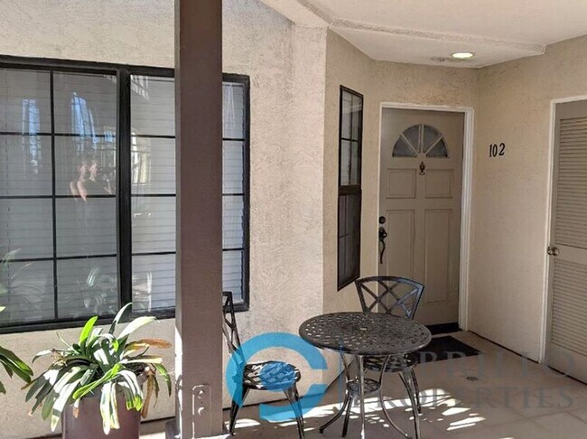 Building Photo - 2828 Famosa Blvd