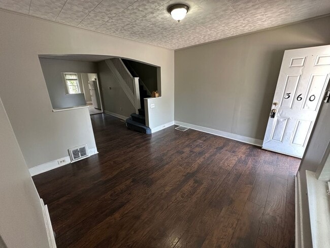 Building Photo - 3 Bedroom 1 bath