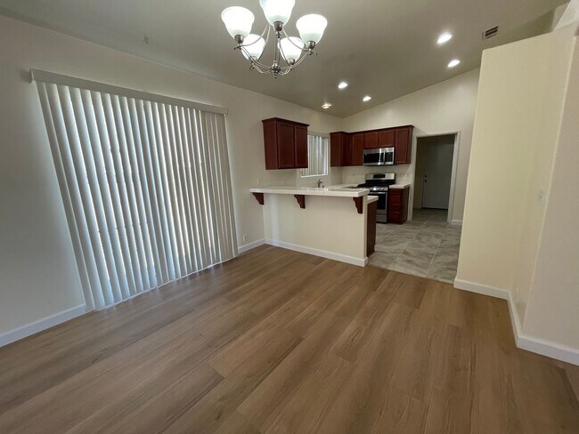 Building Photo - Apple Valley Home in The Vineyards- 3 Bedrooms, 2 Bathrooms, 2 Car Garage, New Flooring