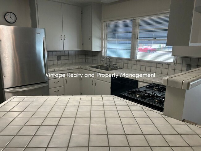 Building Photo - First Time On The Rental Market! Single St...