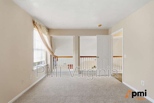 Building Photo - 1002 Nicklaus Dr