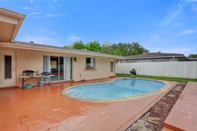 Building Photo - 6210 NE 21st Rd