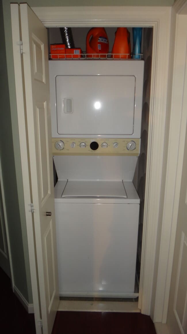wash/dryer in unit - 1800 Douglas Ave