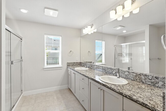 Building Photo - Spacious 4-Bedroom Home, Plus Den/Office with Modern Upgrades and Great Amenities
