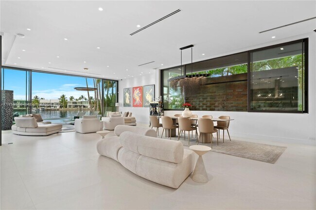 Building Photo - 315 N Shore Dr