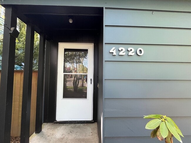 Building Photo - Wonderful 2 Bd 1 Ba home in Woodstock! Covered driveway, Large yard and Shop/Shed !!!