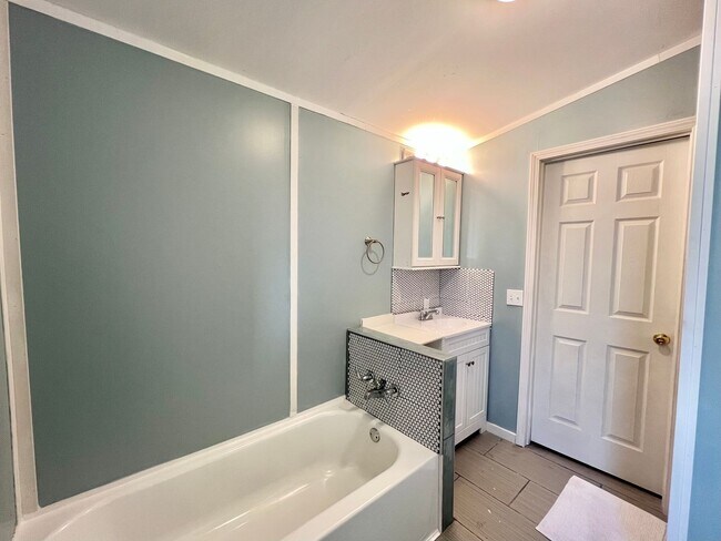 Building Photo - Three Bedroom Home with a Spacious Backyard