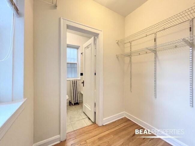 Building Photo - 0 bedroom in CHICAGO IL 60657