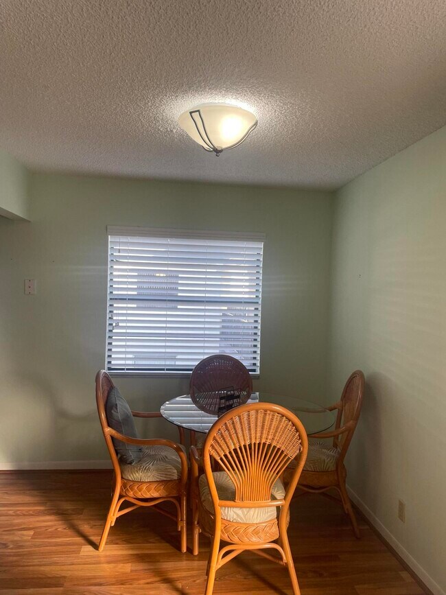 Building Photo - 523 Piedmont K