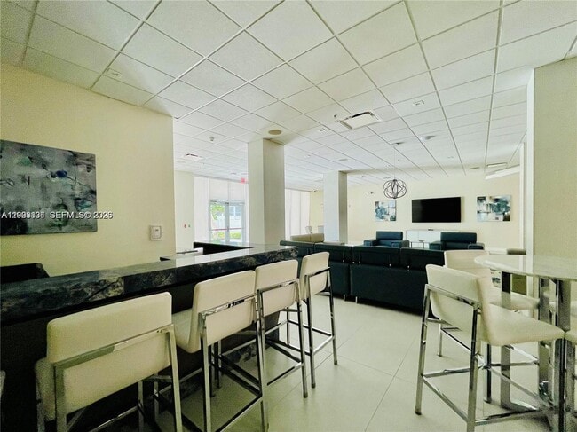 Building Photo - 3001 S Ocean Dr