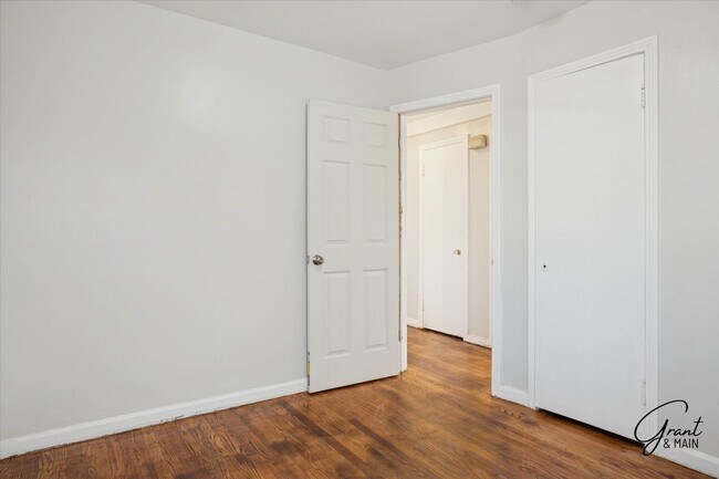 Building Photo - 2 bedroom - 2 bath - Detroit gem - $1200