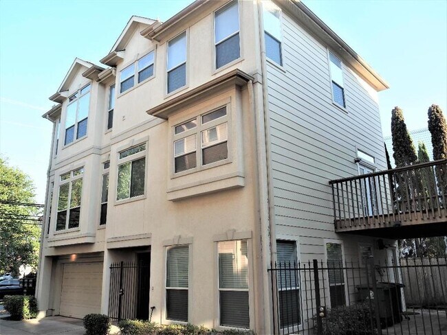 Primary Photo - 128 Detering St