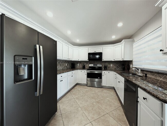 Building Photo - 10680 NW 6th Ct