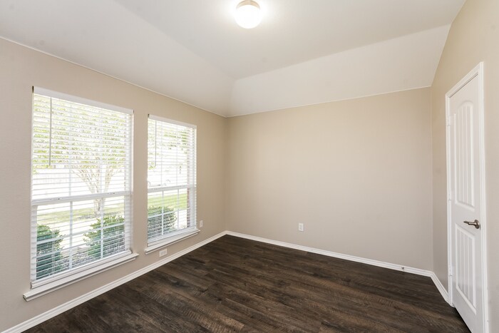 Building Photo - 1302 Havenrock Dr