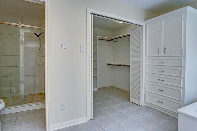 Building Photo - 13819 Starhill Ct