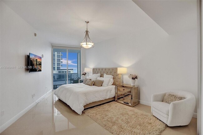 Building Photo - 15901 Collins Ave