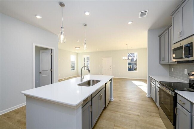 Building Photo - 849 York Aly