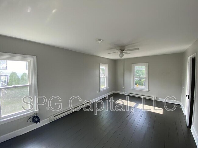 Building Photo - 114 Park St