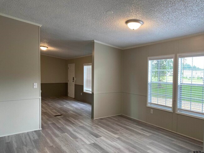 Building Photo - 22942 Shell Shore Dr