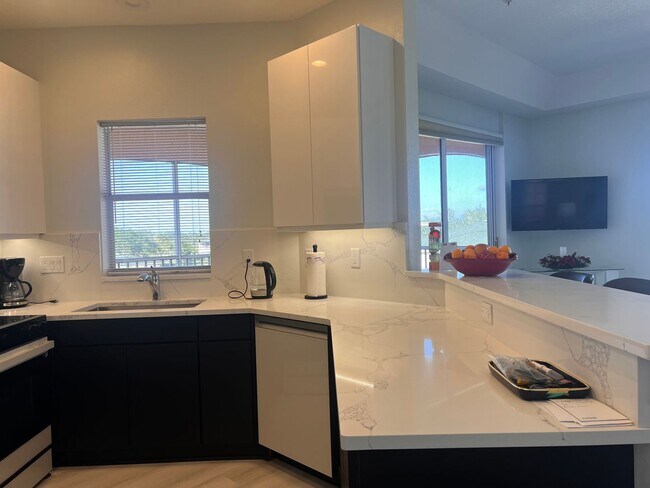 Building Photo - Modern 2BD/2BA Condo in Gondola Park