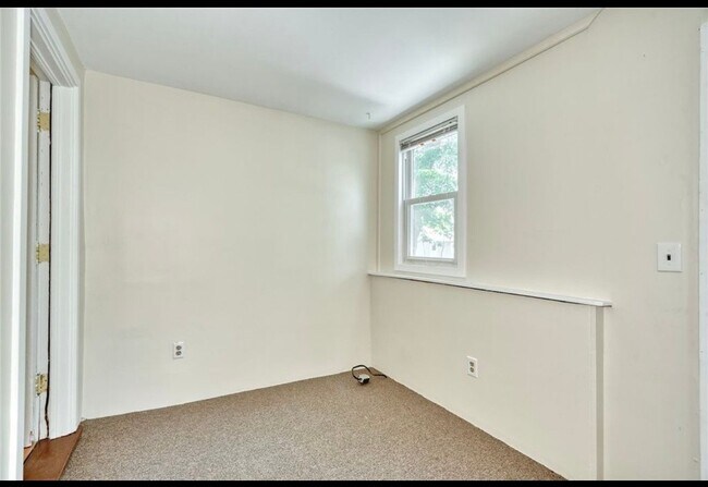Building Photo - 27 Martin St