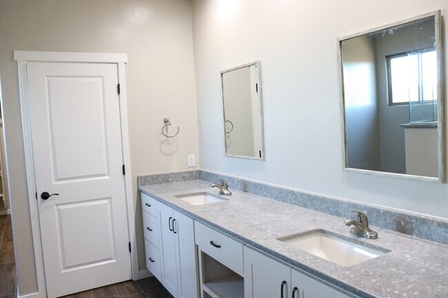 Building Photo - Welcome to your Southern Arizona desert oasis!