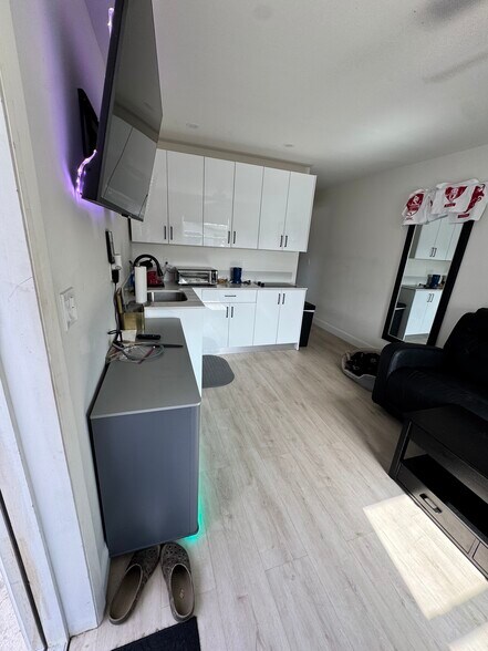 Living room/kitchen - 2161 NW 89th Ter