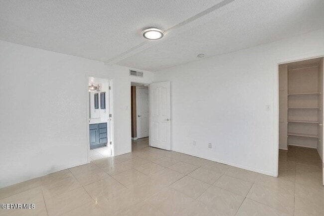 Building Photo - 2364 Tierra Blanda Dr