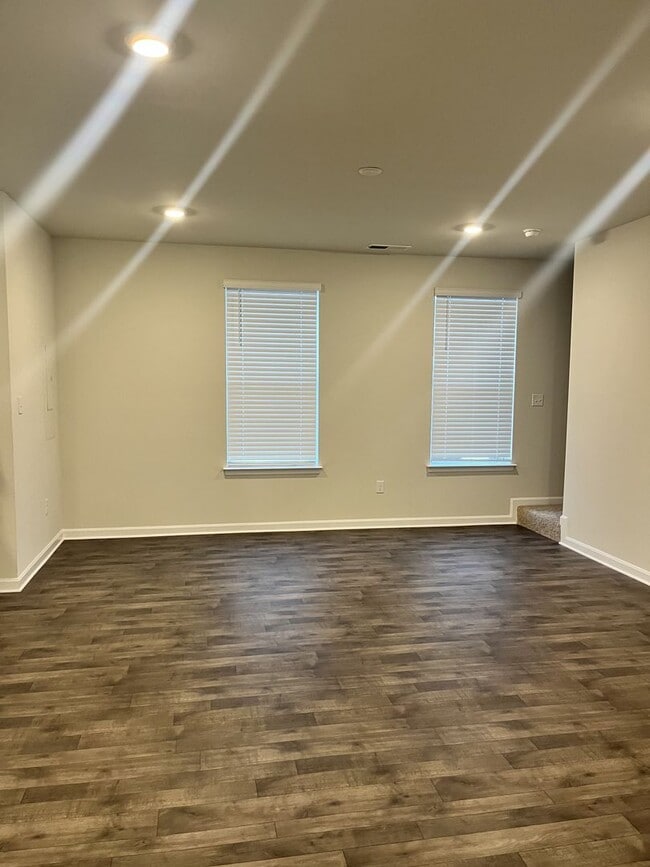 Building Photo - Camden Townhouse