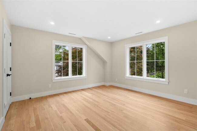 Building Photo - 2 Lavender Ln