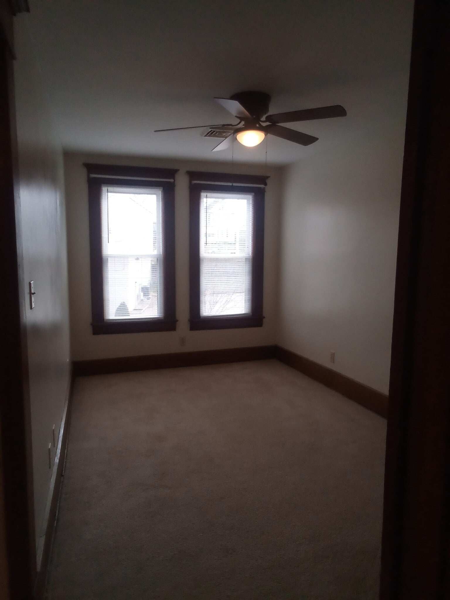 Building Photo - 914 Front St