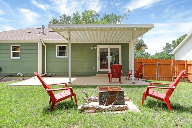 Building Photo - Spacious Home for Rent!