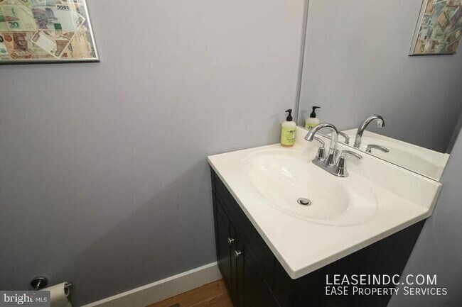 Building Photo - 1004 N Street NW-#1