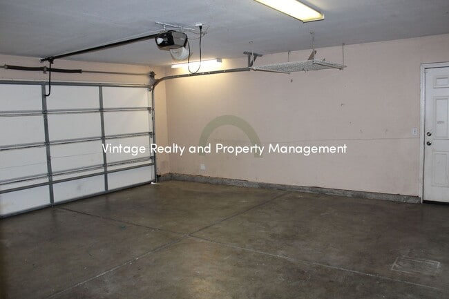 Building Photo - Just Back On The Renal Market Cozy 3 Bedro...