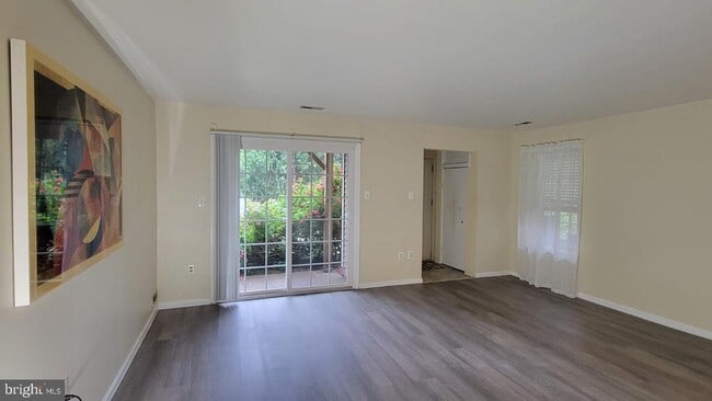 Building Photo - 745 Sparrow Ln