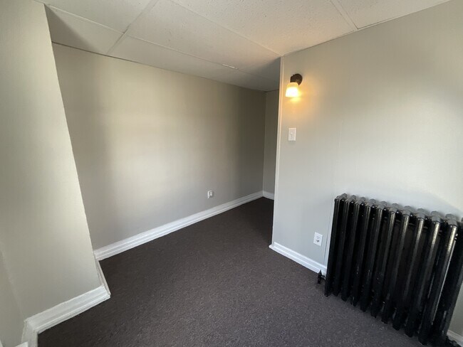 Building Photo - 625 Vander Ave