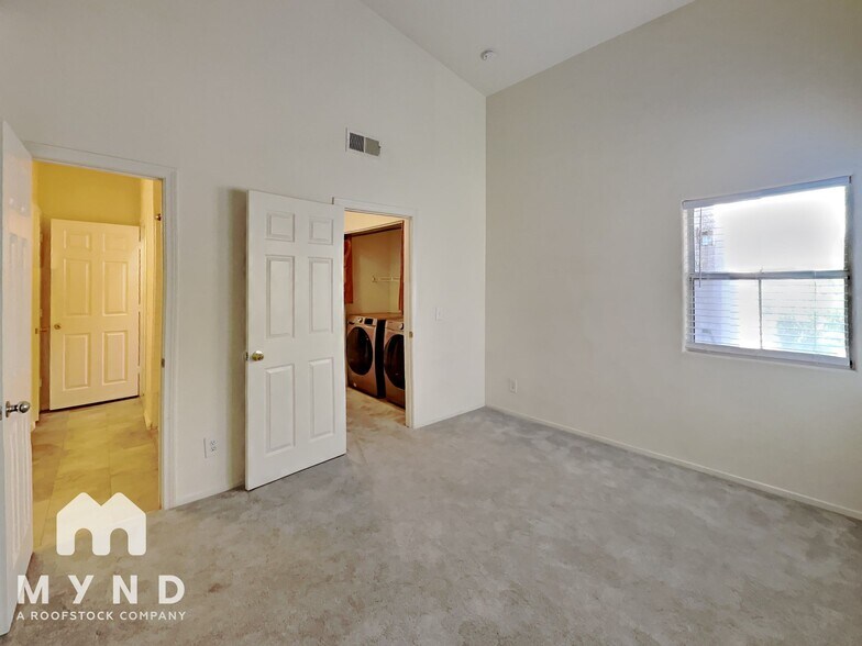Building Photo - 5225 W Reno Ave