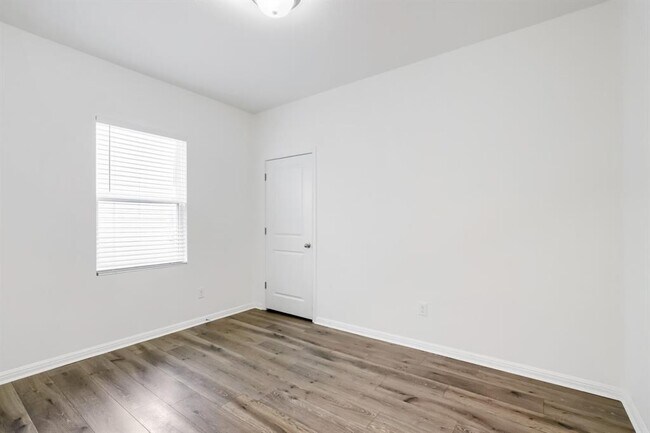 Building Photo - 329 Flower Smith Ln