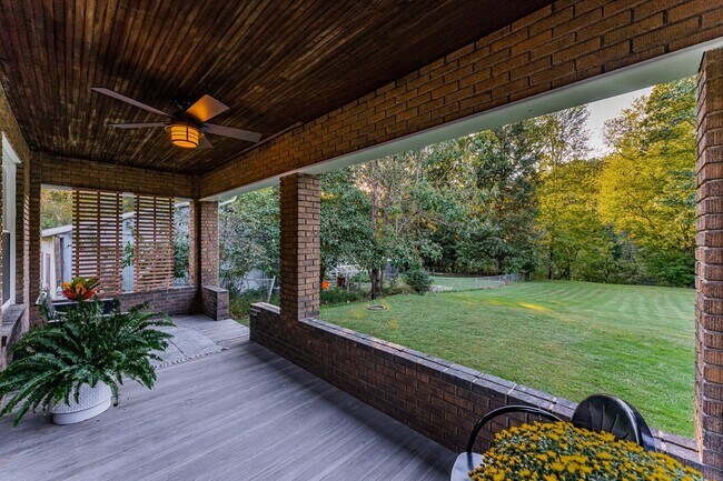 Building Photo - 58 Levels Rd