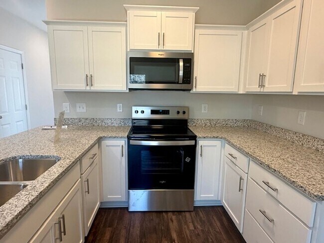 Building Photo - Two bedroom, 2.5 bath townhome with loft in Ridge Creek, Whitsett