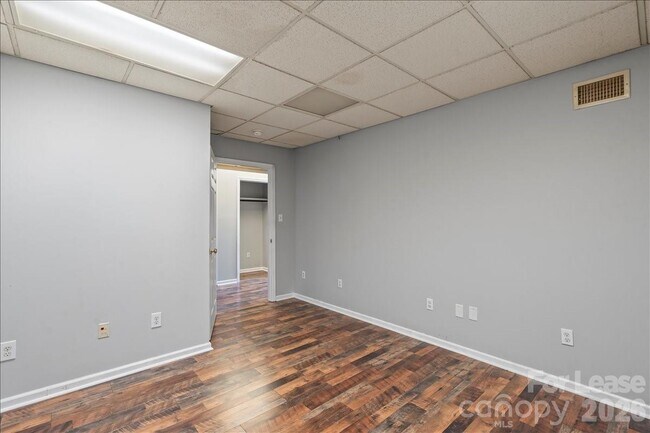 Building Photo - 300 E Gold St