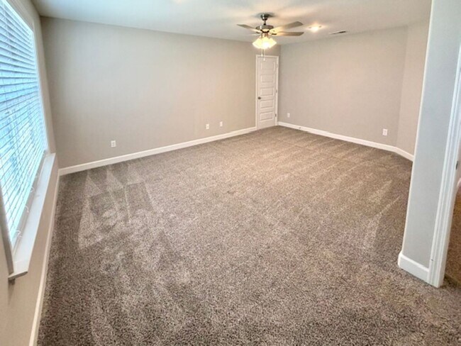 Building Photo - 430 Azalea Dr