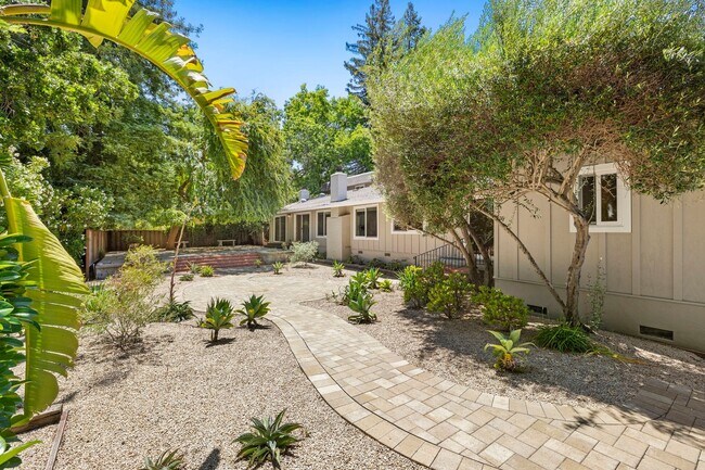 Building Photo - 810 Monte Rosa Dr