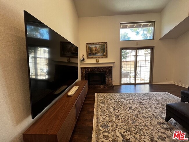 Building Photo - 7825 Seaglen Dr